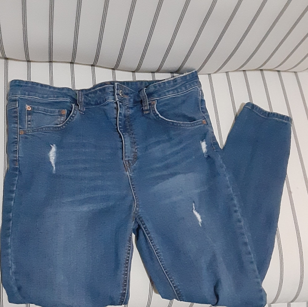 Women's distressed jeans